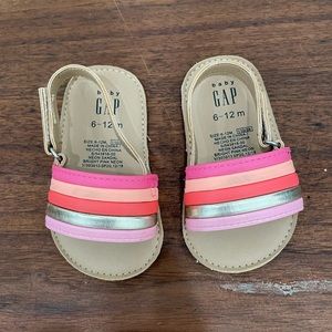 Baby gap sandals size 6-12 month